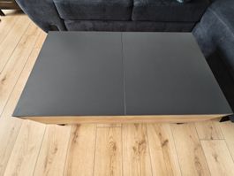Couchtisch mit Schubladen, neuwertig, Eiche Optik.