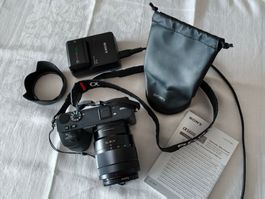 Sony Alpha 6600 mit Zeiss Objektiv 4/16-70 (e-mount)