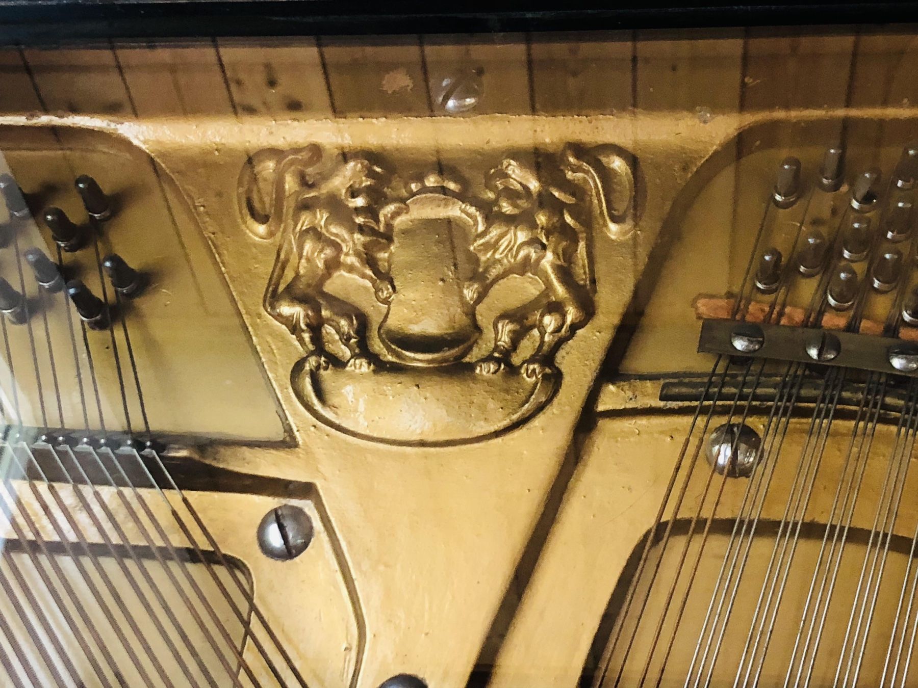 Strumenti musicali: Klavier mit aparten Details – Usato da Oberkulm venduto da Weberlisa 1