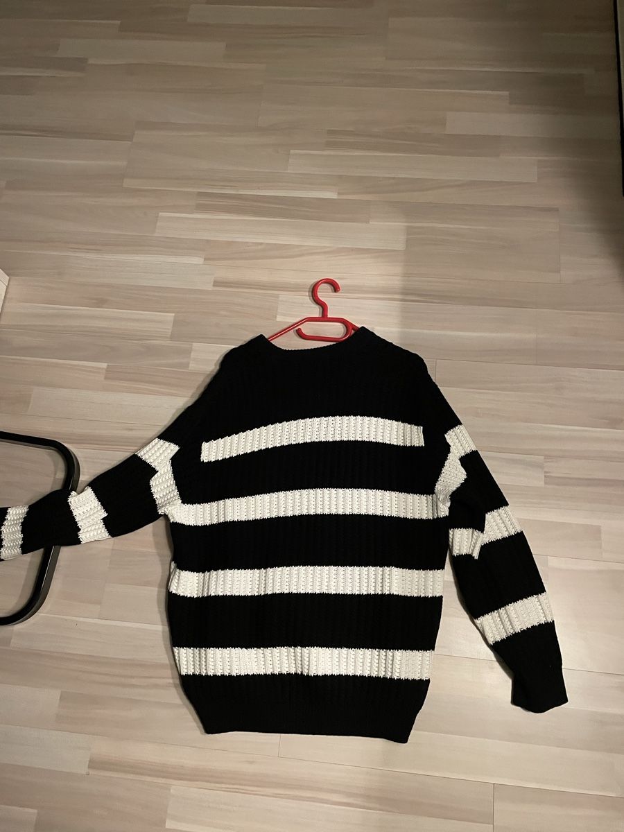 Maglioni & Felpe: Schwarzer Supreme Strickpullover mit Streifen, Grösse M – Nuovo e nell'imballaggio originale da Seewis Dorf venduto da san_zn7q