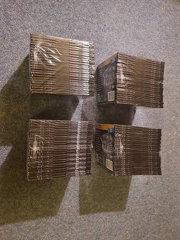 Tutti i DVDs: 100 Boitiers slim pour CD DVD BluRay – Usato da Châtel-St-Denis venduto da max_fri 2