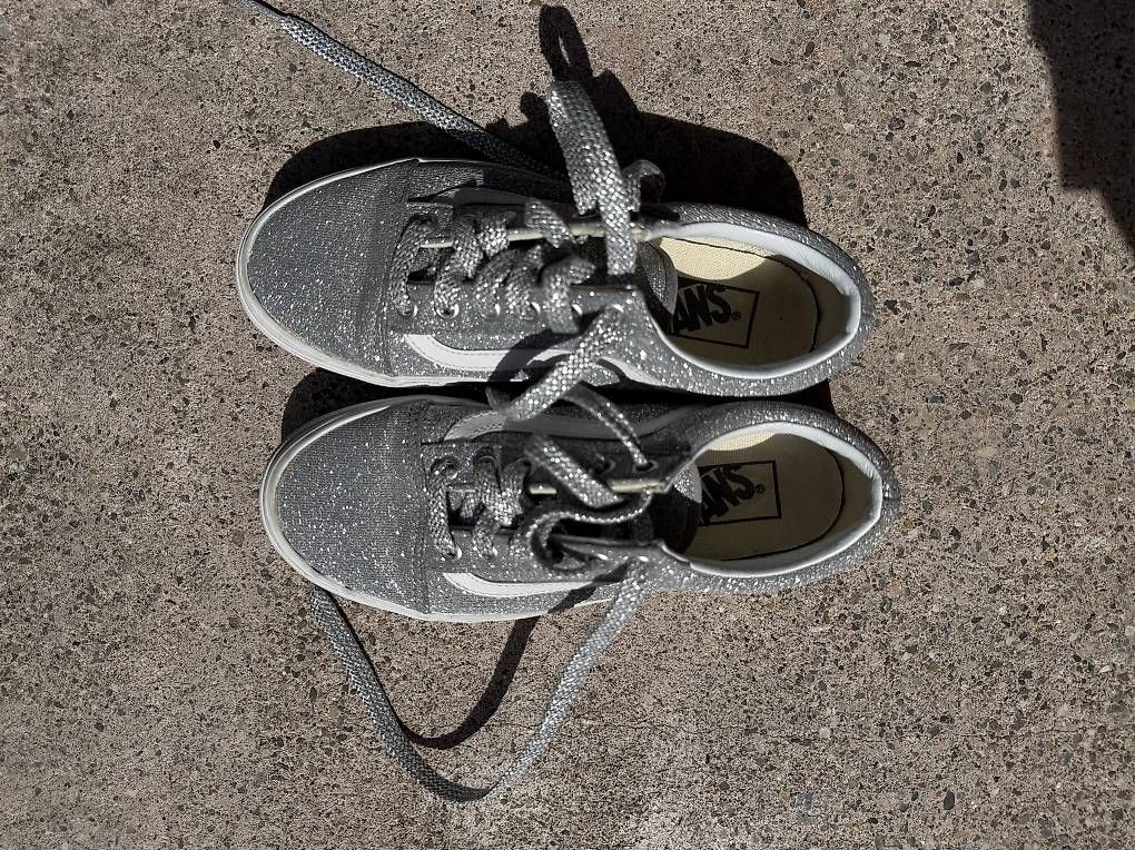 Schuhe für Mädchen: Silbrige glitzer Vans – Gebraucht aus Basel von dietschy77
