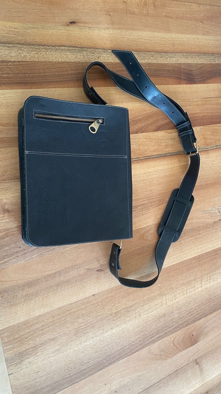 Borse: Tasche Leder schwarz – Nuovo (secondo la descrizione) da Thun venduto da and_275y