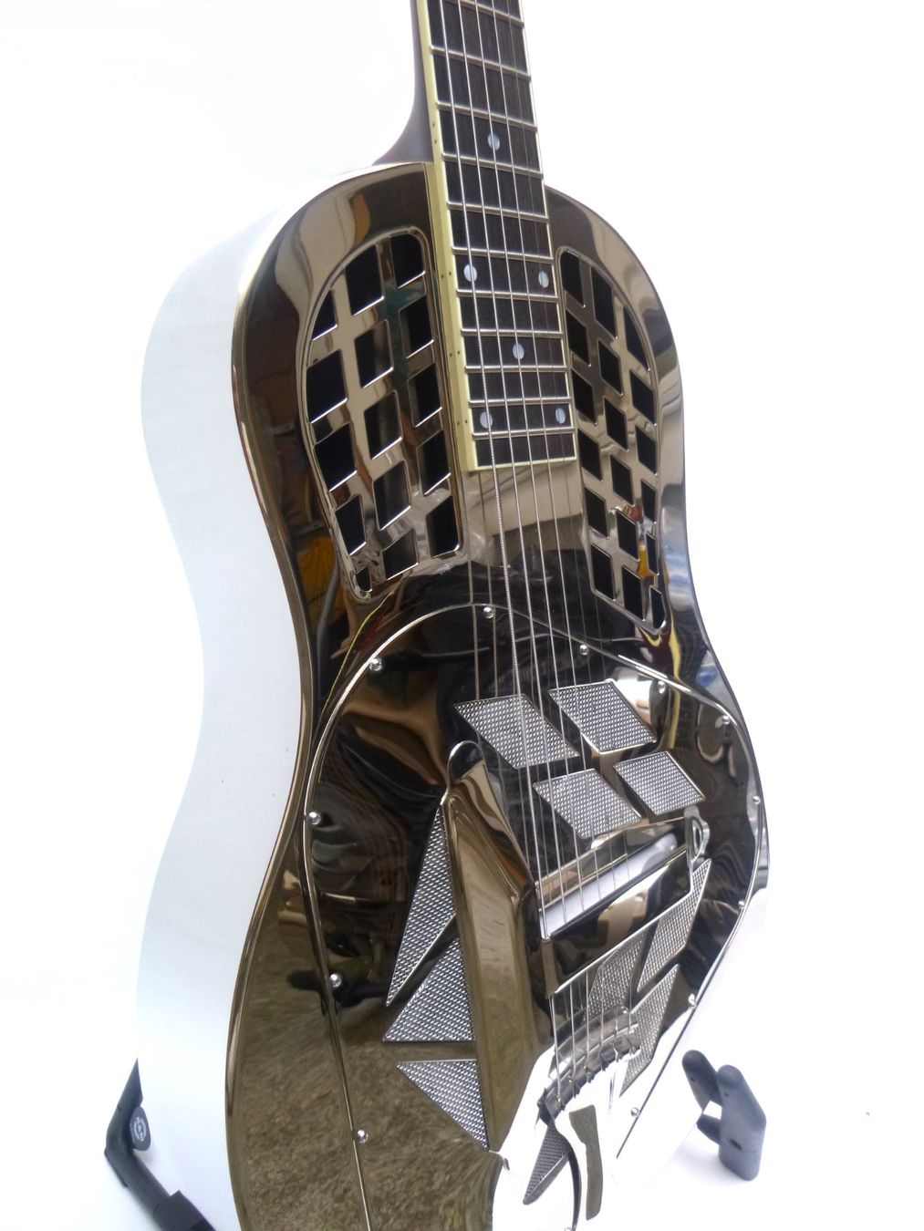 National Reso-Phonic Guitars Strumenti musicali: NATIONAL Tricone – Nuovo e nell'imballaggio originale da Schaffhausen venduto da Saitensprung_SH 2