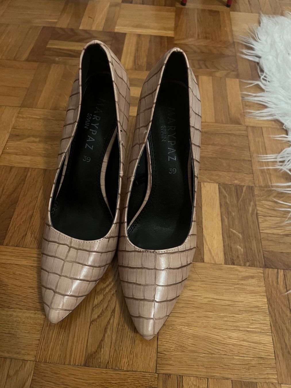 Scarpe da donna: Escarpins beige effet croco, taille 39, élégants – Usato da Lausanne venduto da arm_7t8p