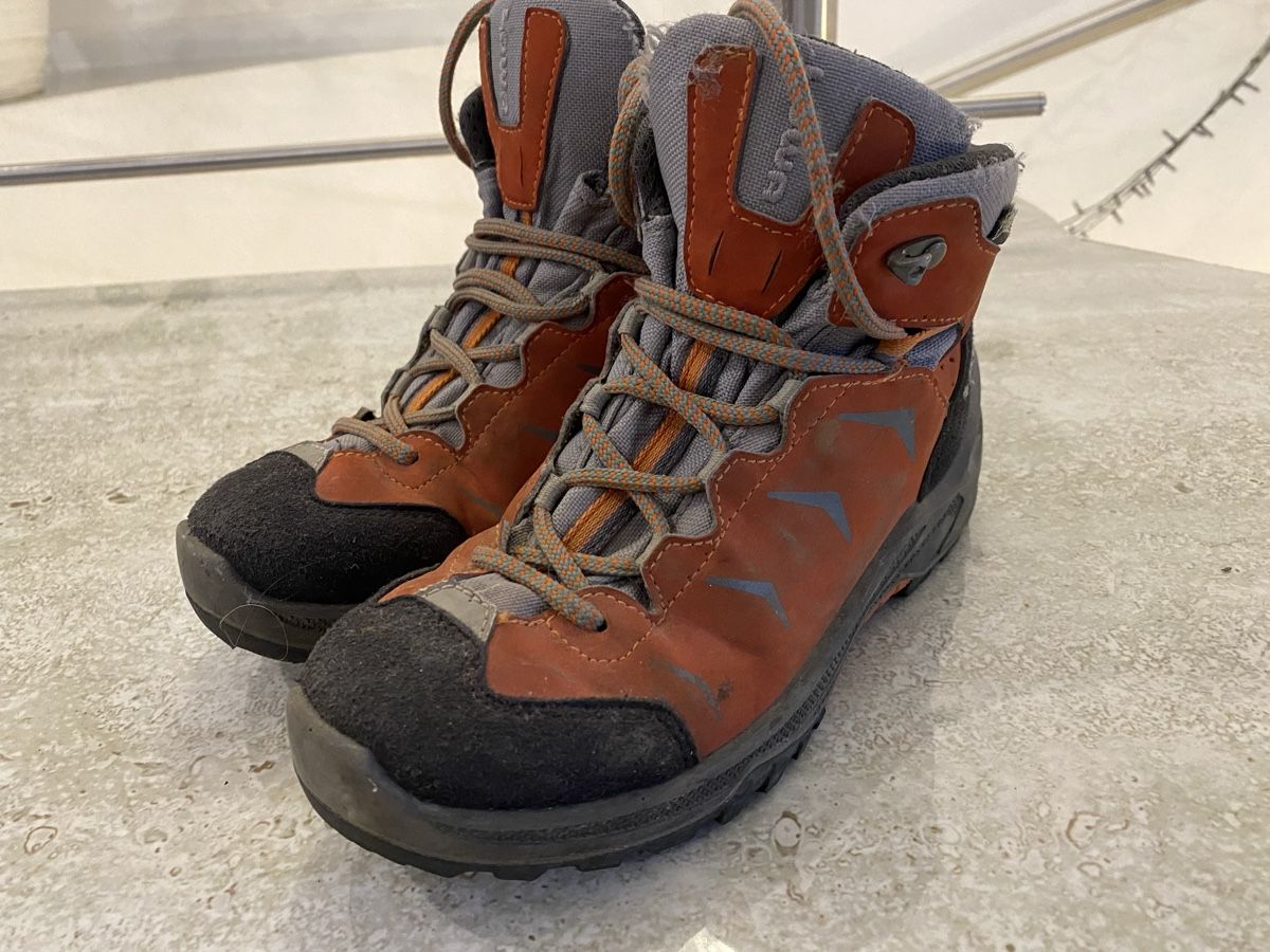 Lowa Scarpe per ragazzi: Lowa Winterschuhe Gr 33 – Usato da Birrwil venduto da Bendegriz