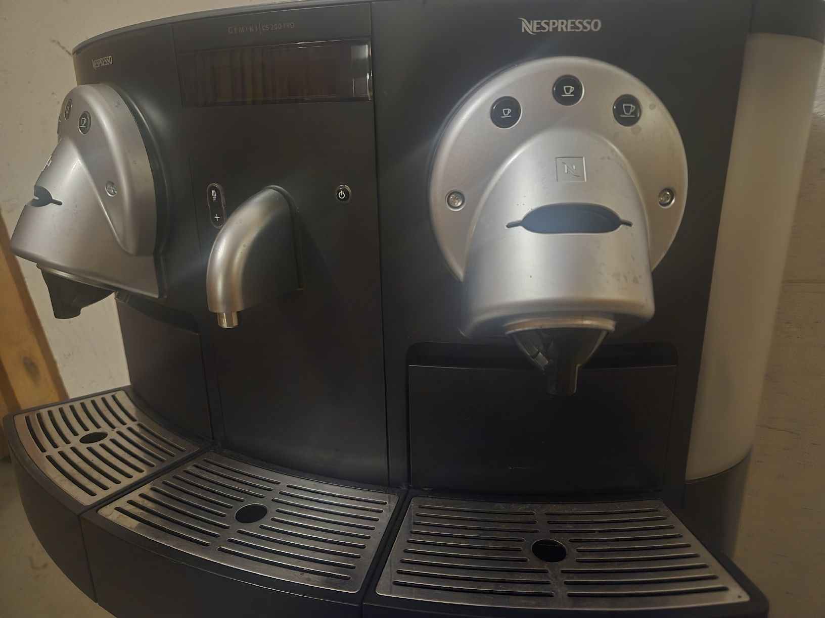 Nespresso Macchine per caffè & Macchine per espresso: Nespresso Gemini CS 200 Pro Kaffeemaschine – Usato da Wettingen venduto da nasro13 2
