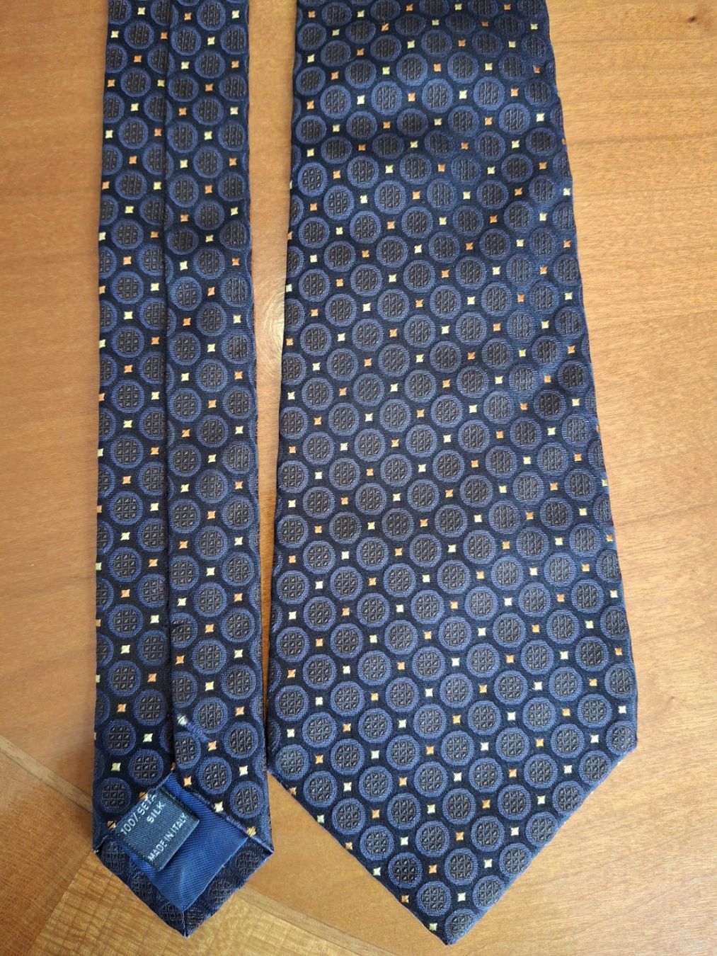 Cravatte: Classic Trussardi Tie 100% Silk – Usato da Gersau venduto da syl_5dsz 1