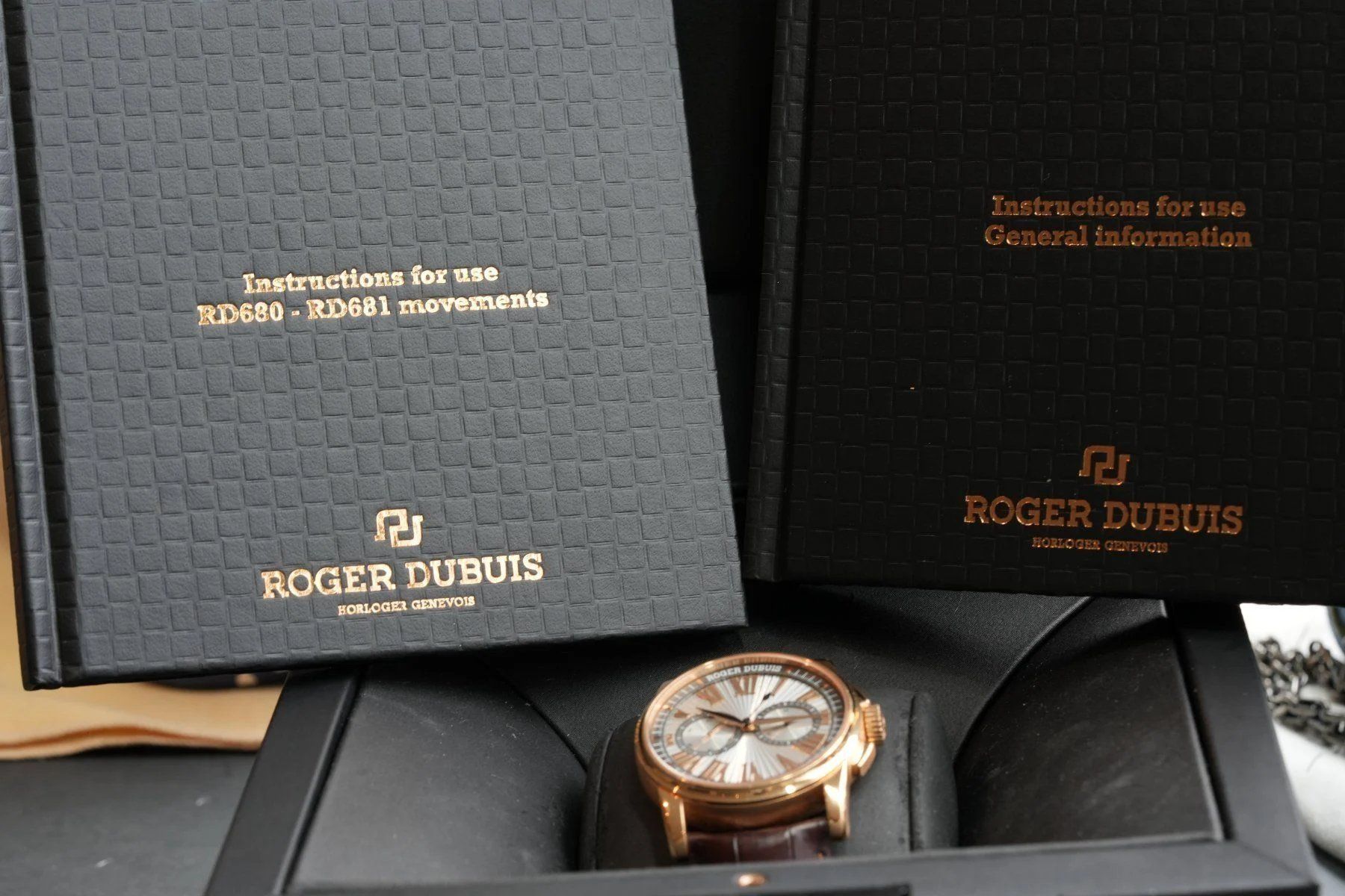 Roger Dubuis Orologi: Roger Dubuis Hommage Chronograph 18k Gold – Usato da Thalwil venduto da LeCh1ffre 2