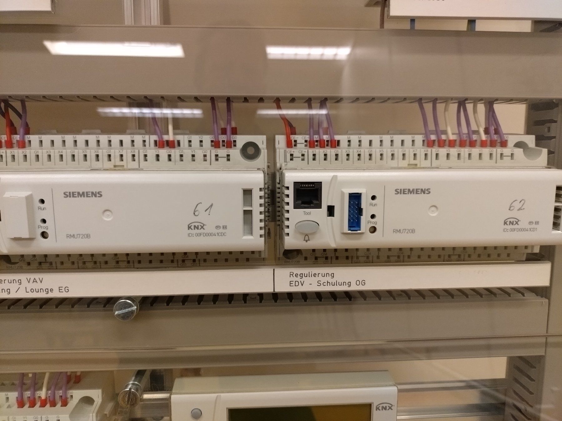 Siemens Componenti elettronici: KNX Steuertableau kompl. mit Siemens Komponenten – Usato da Steinhausen venduto da _Bergler_ 4