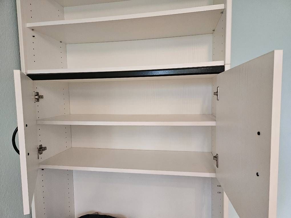 Scaffali: Bücherregal mit Truhe weiss – Usato da Neuenkirch venduto da Unicorn3759 3