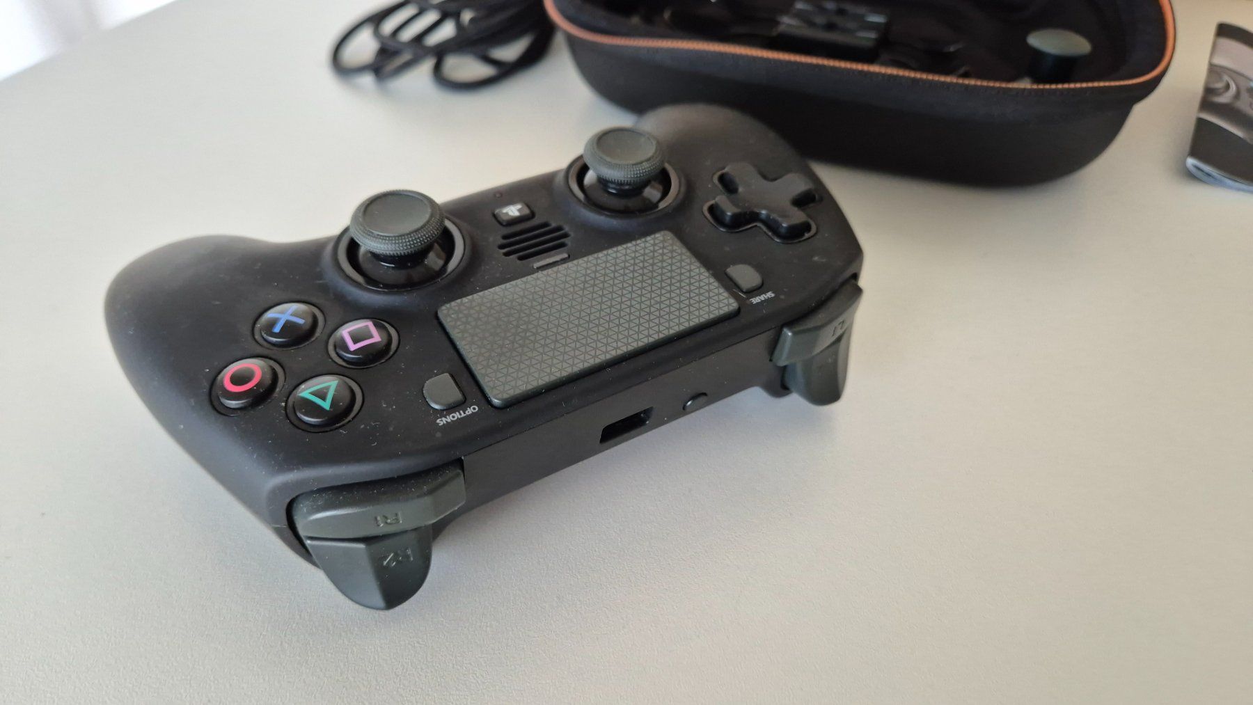 Controller: PowerA Fusion Pro PS4 Wireless Controller mit Zubehör – Usato da Bassersdorf venduto da retrolab 2