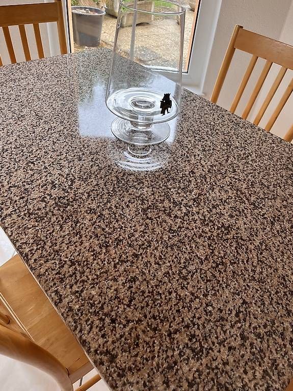 Tischset: Table cuisine plateau granit & 4 chaises  – Gebraucht aus Les Evouettes von Florikatia 1
