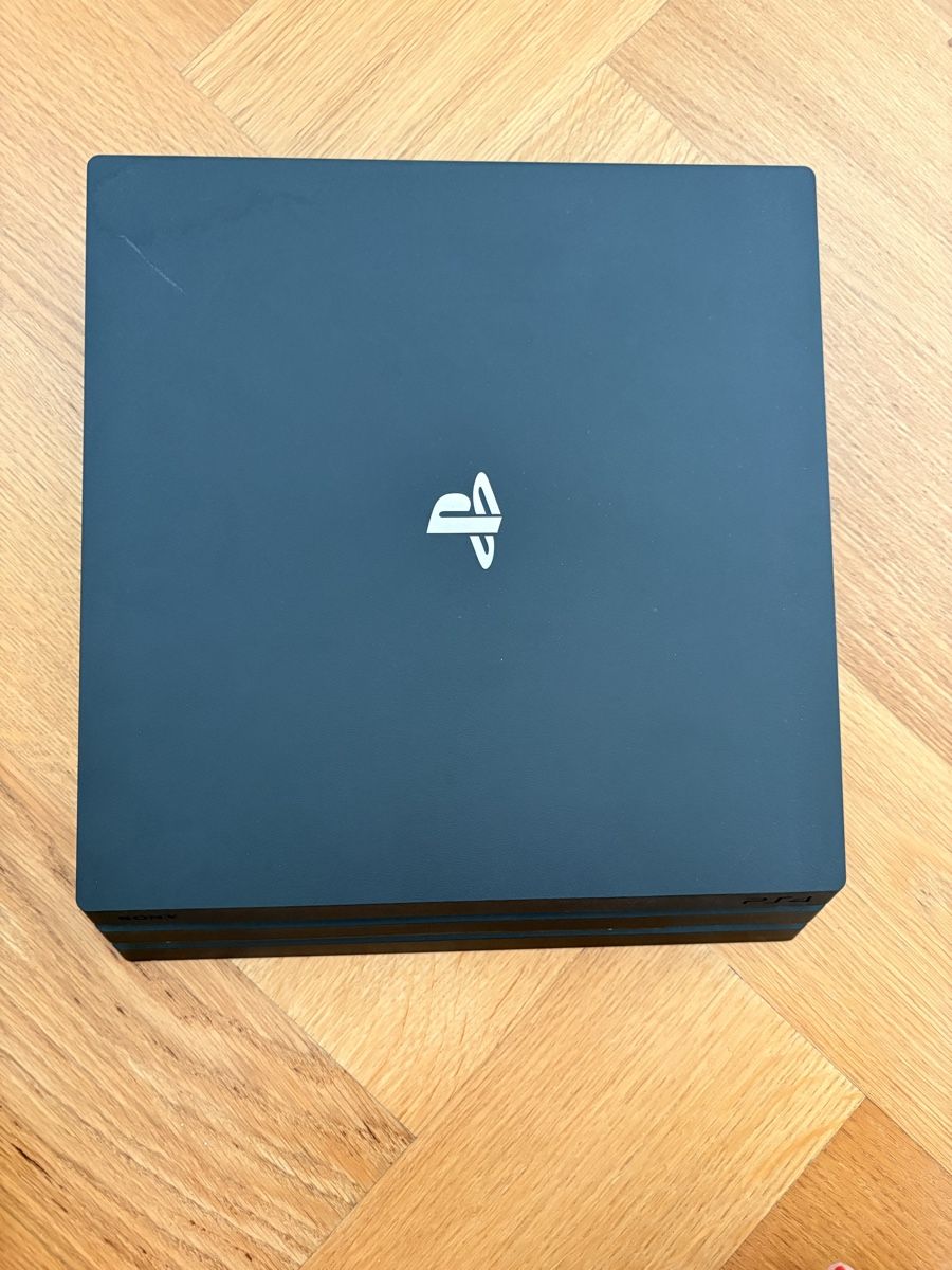 Sony Console: PS4 Pro 1TB + Scuf Controller + Astro Bag – Usato da Zollikon venduto da bet_z5jp