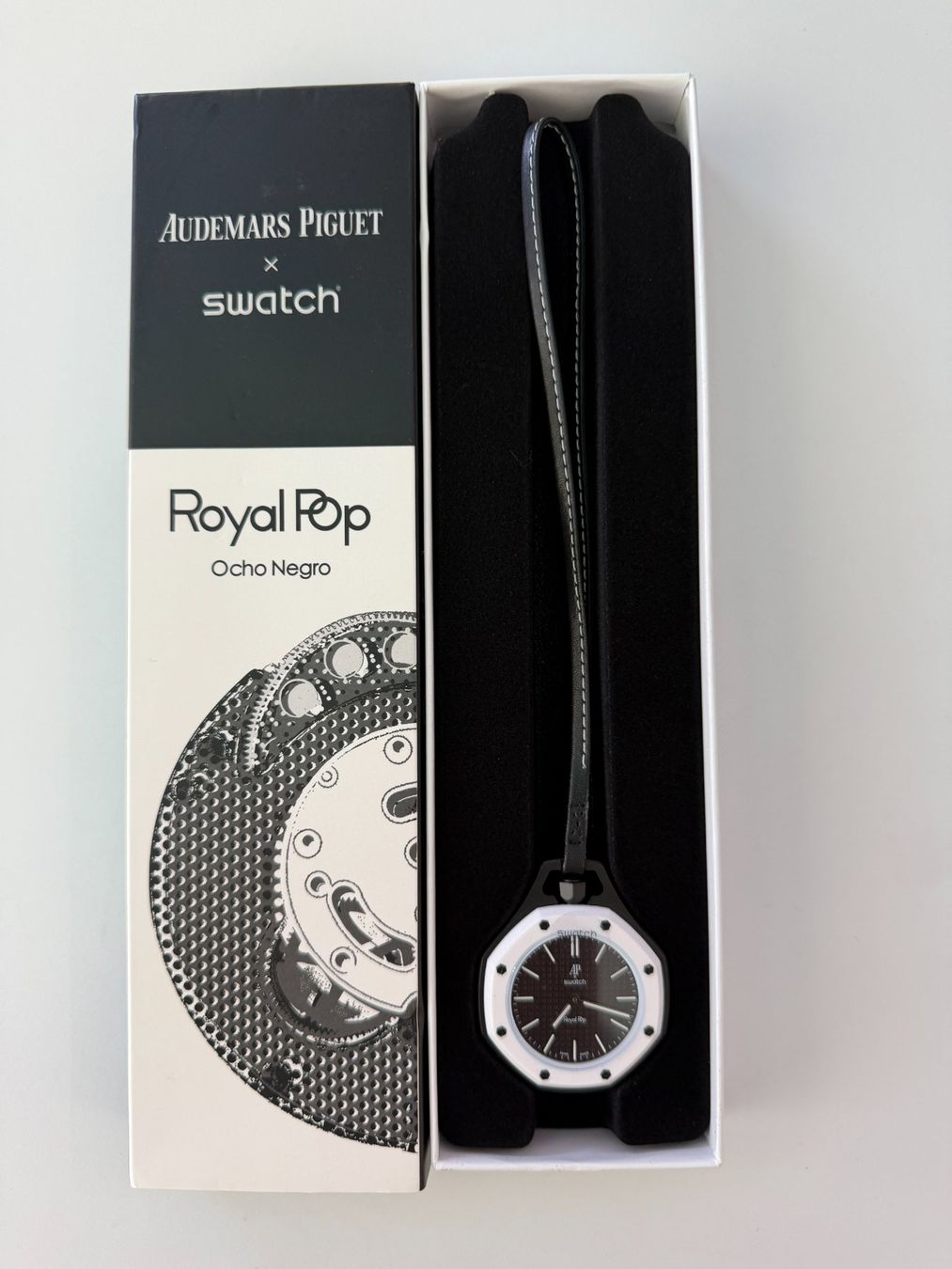 Swatch Orologi: Swatch Royal Pop OCHO NEGRO – Nuovo e nell'imballaggio originale da Altendorf venduto da BMW8853