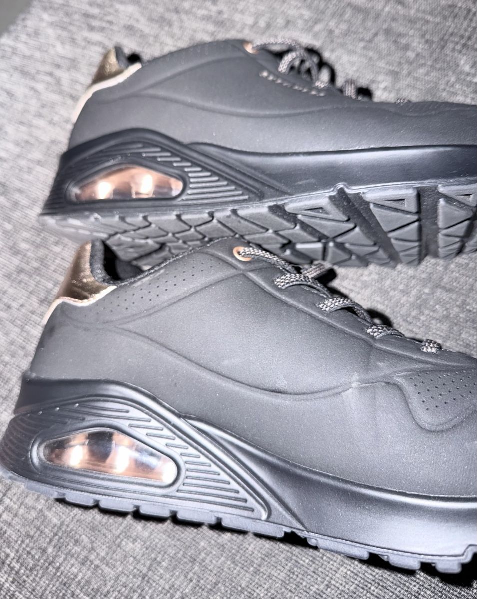 Canestri da basket: Baskets Skechers taille 40 comme neuves – Nuovo (secondo la descrizione) da Courgevaux venduto da auxtrouvailles 3