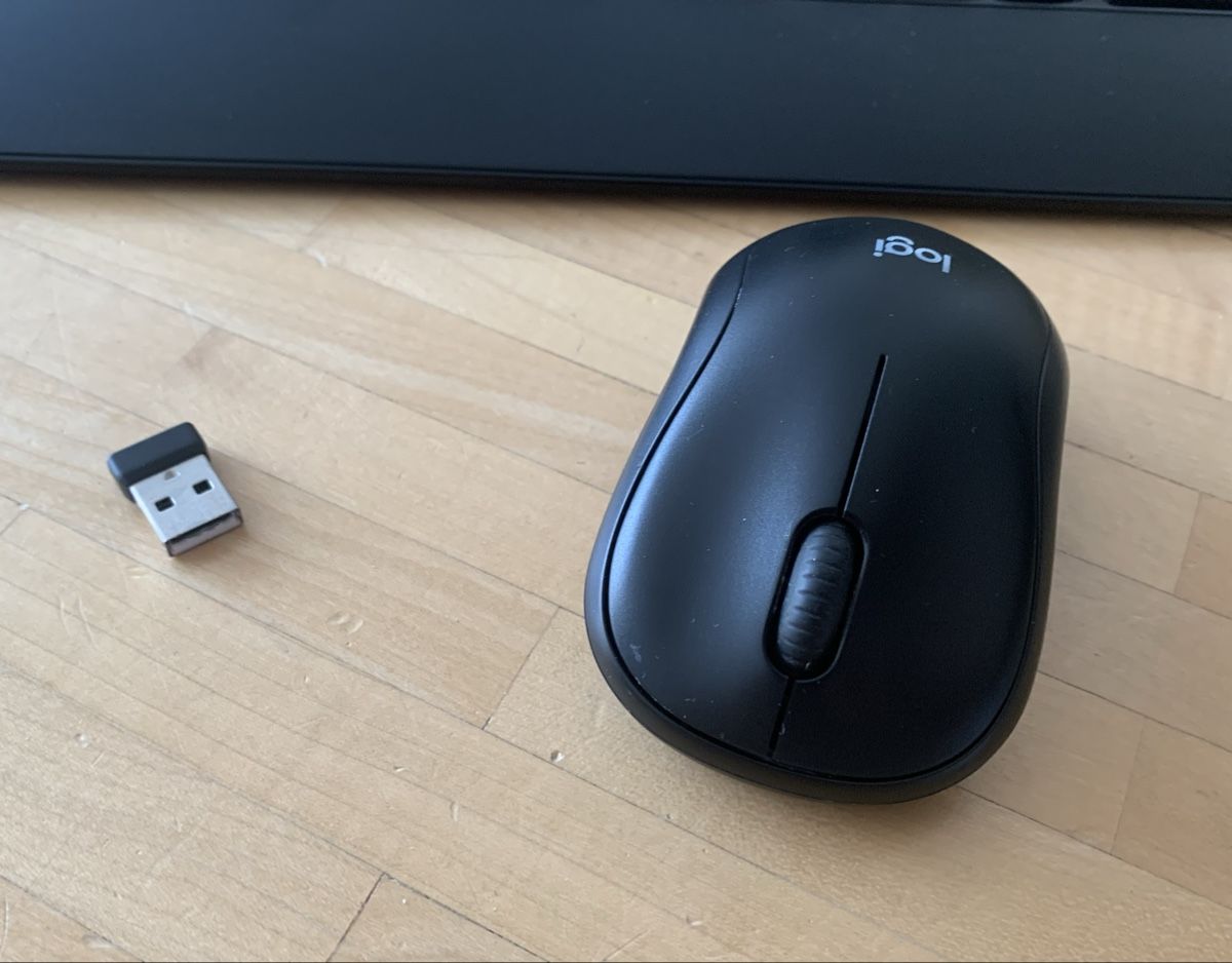 Logitech Tastiere: Logitech Keyboard Maus Set Wireless – Usato da Stansstad venduto da goodmorninglucerne 1