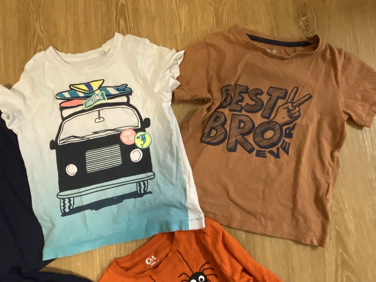 Lotti & Set di vestiti: 5er Set Shirts/Pullover, Grösse 116 – Usato da Stetten AG venduto da samana01 2