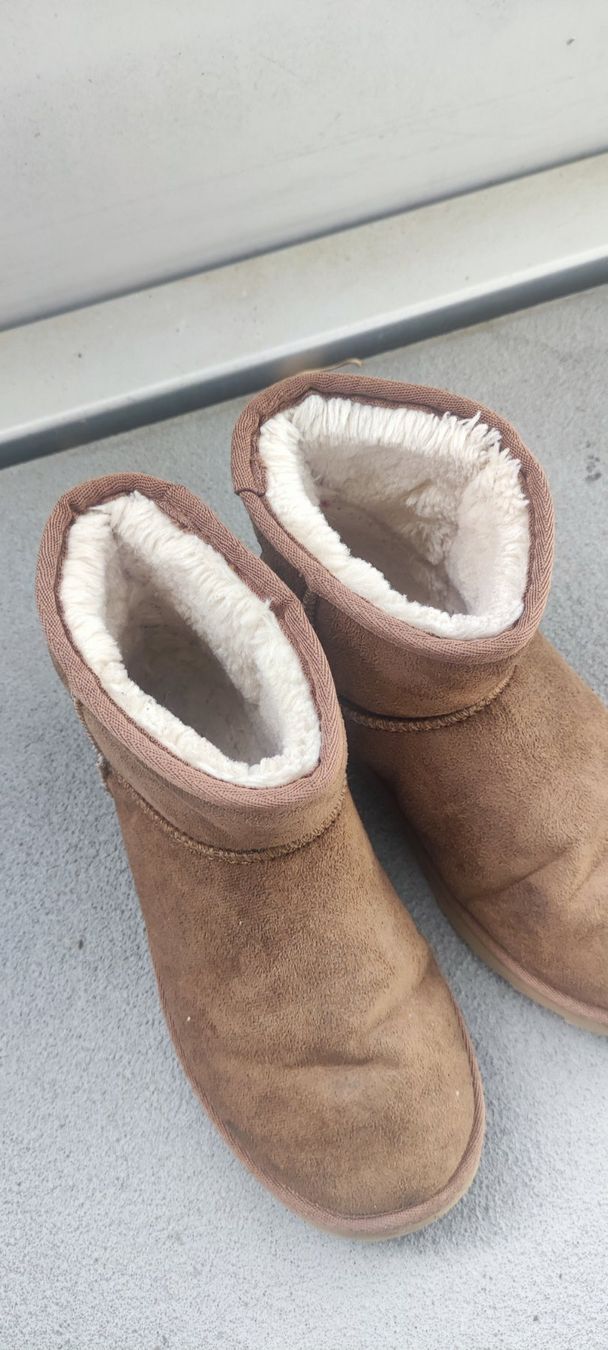 Chaussures hommes: Simil ugg mini n37 – D'occasion à Lausanne par eli_klm7 3