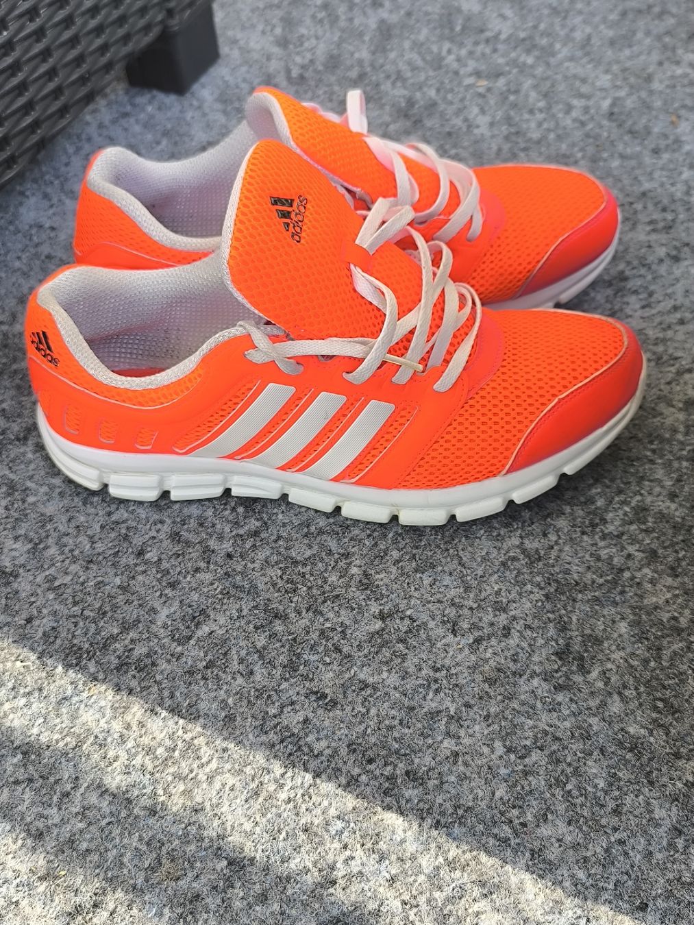 Chaussures hommes: Adidas Schuhe  – D'occasion à Oftringen par Lejaleja