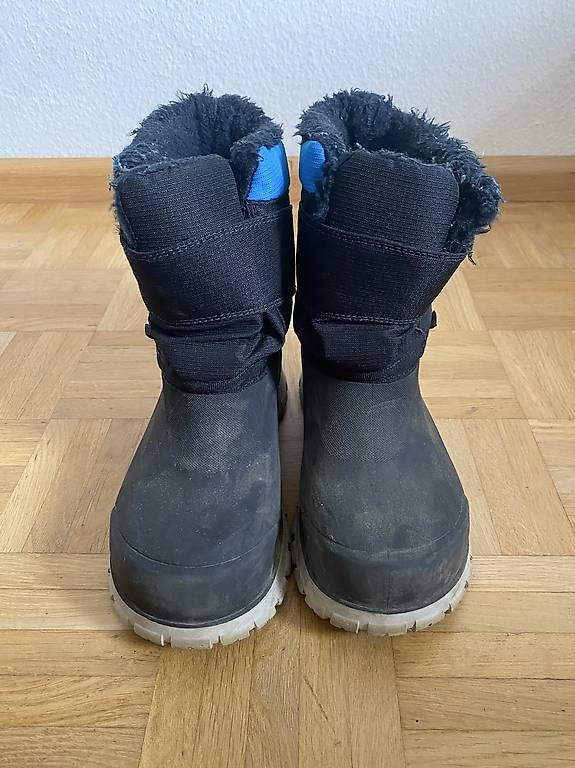 Scarpe da uomo: Schwarze Schneeschuhe mit Fellfutter – Usato da Laufen venduto da Looc_ 1