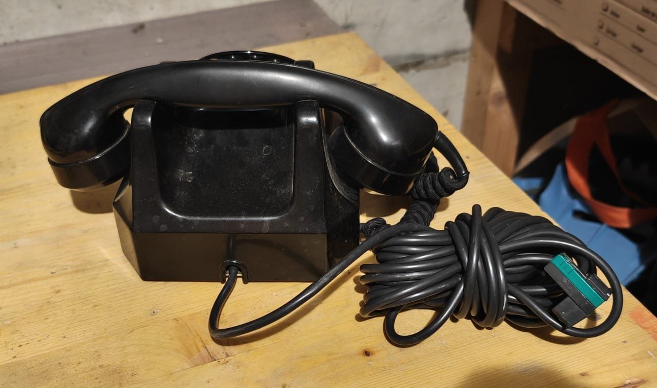 Telefoni: Altes PTT Telefon mit Wählscheibe – Usato da Naters venduto da Flikas 1