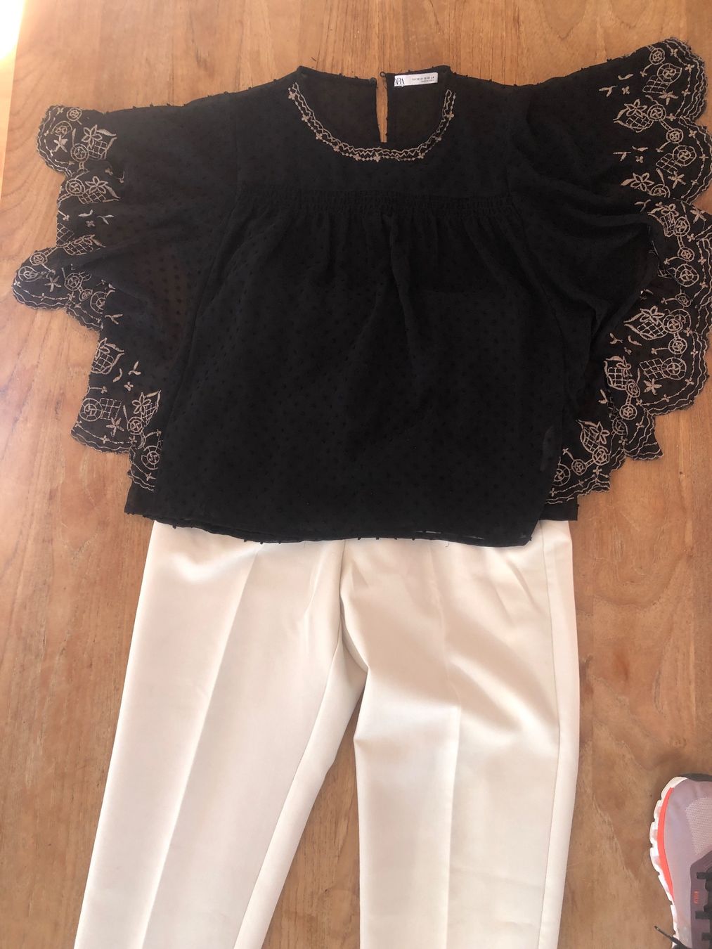 Camicette: Schwarze Bluse mit Stickerei, Gr. S – Usato da Thalwil venduto da Mari2017 1