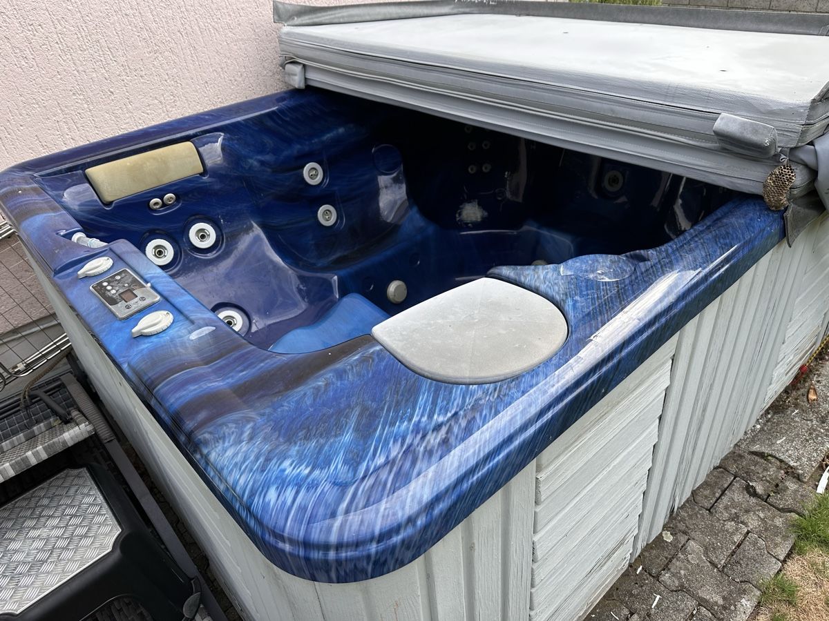 Whirlpool: Sprudelbab Jacuzzi – Gebraucht aus würenlos von Ggolfer