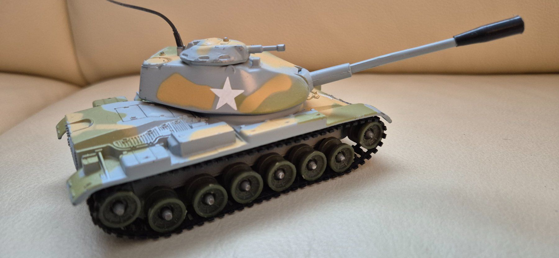 Corgi Toys Modellini d'auto: Corgi Toys M60 Medium Tank Modellauto – Usato da Jona venduto da petzi2 2