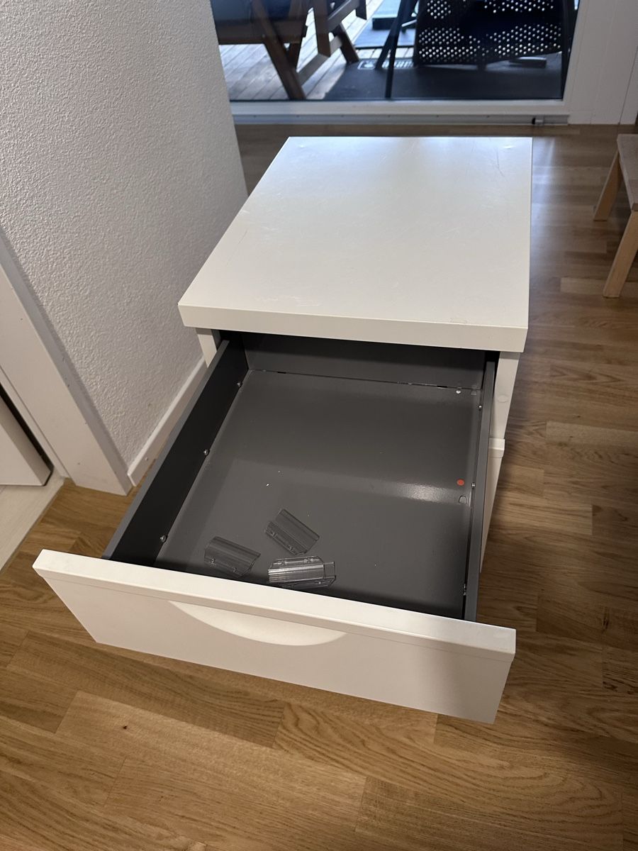 Ikea Banconi: Rollcontainer weiss mit zwei Schubladen – Usato da Wädenswil venduto da Manufu17 1