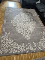 Teppich grau mit weissem Muster in gutem Zustand