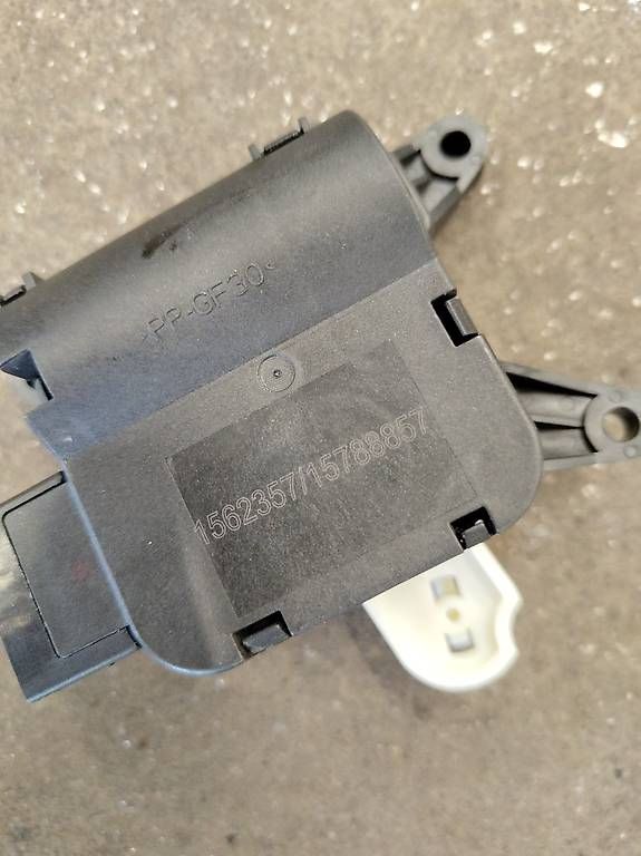 Tutti pezzi di ricambio auto: Seat  Stellmotor entfrosten – Usato da Ebnat-Kappel venduto da Hasli17 3