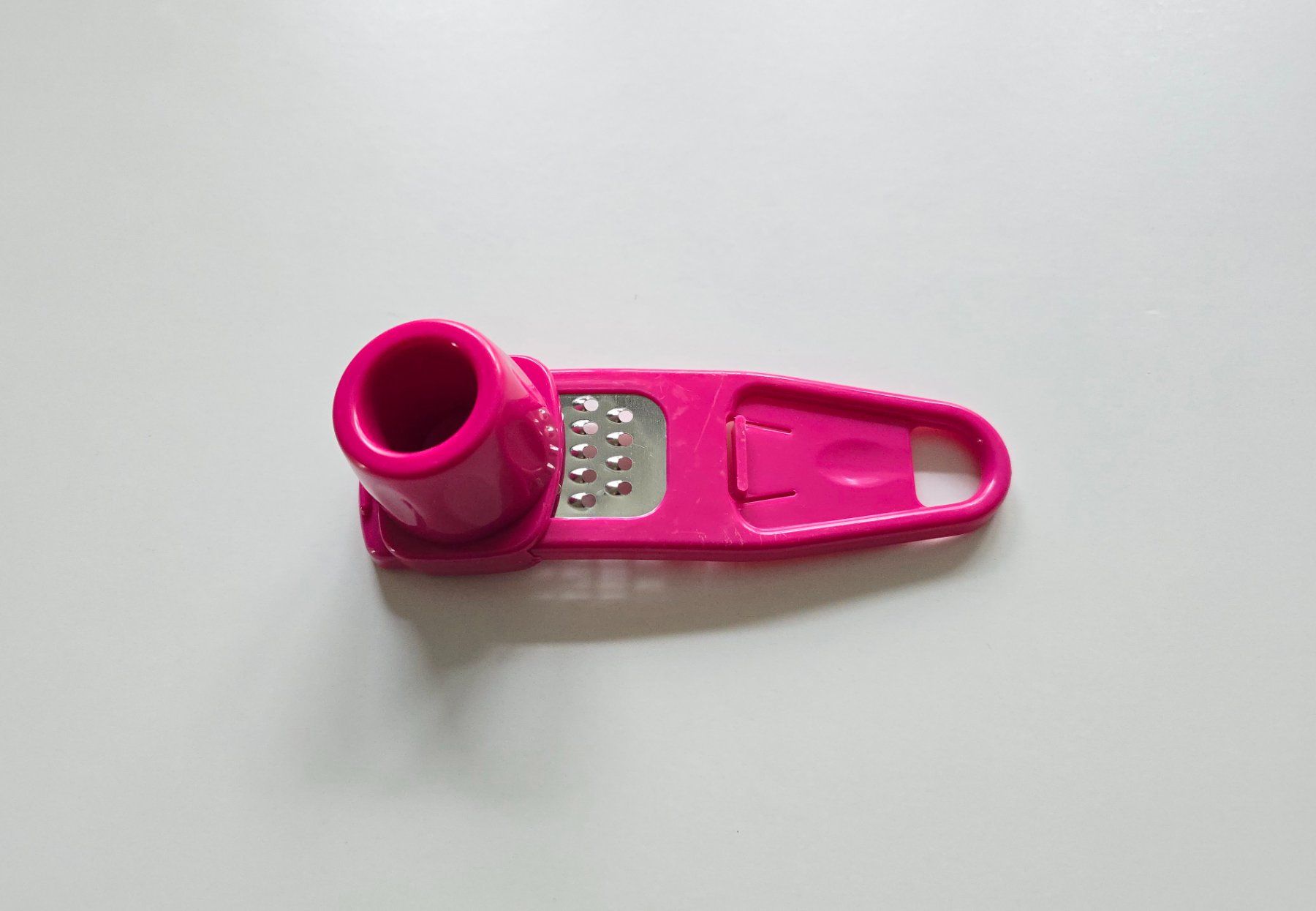 Elettrodomestici da cucina: Lässige kleine Knoblauchreibe Pink – Usato da Dättlikon venduto da Wundertuete_ 1
