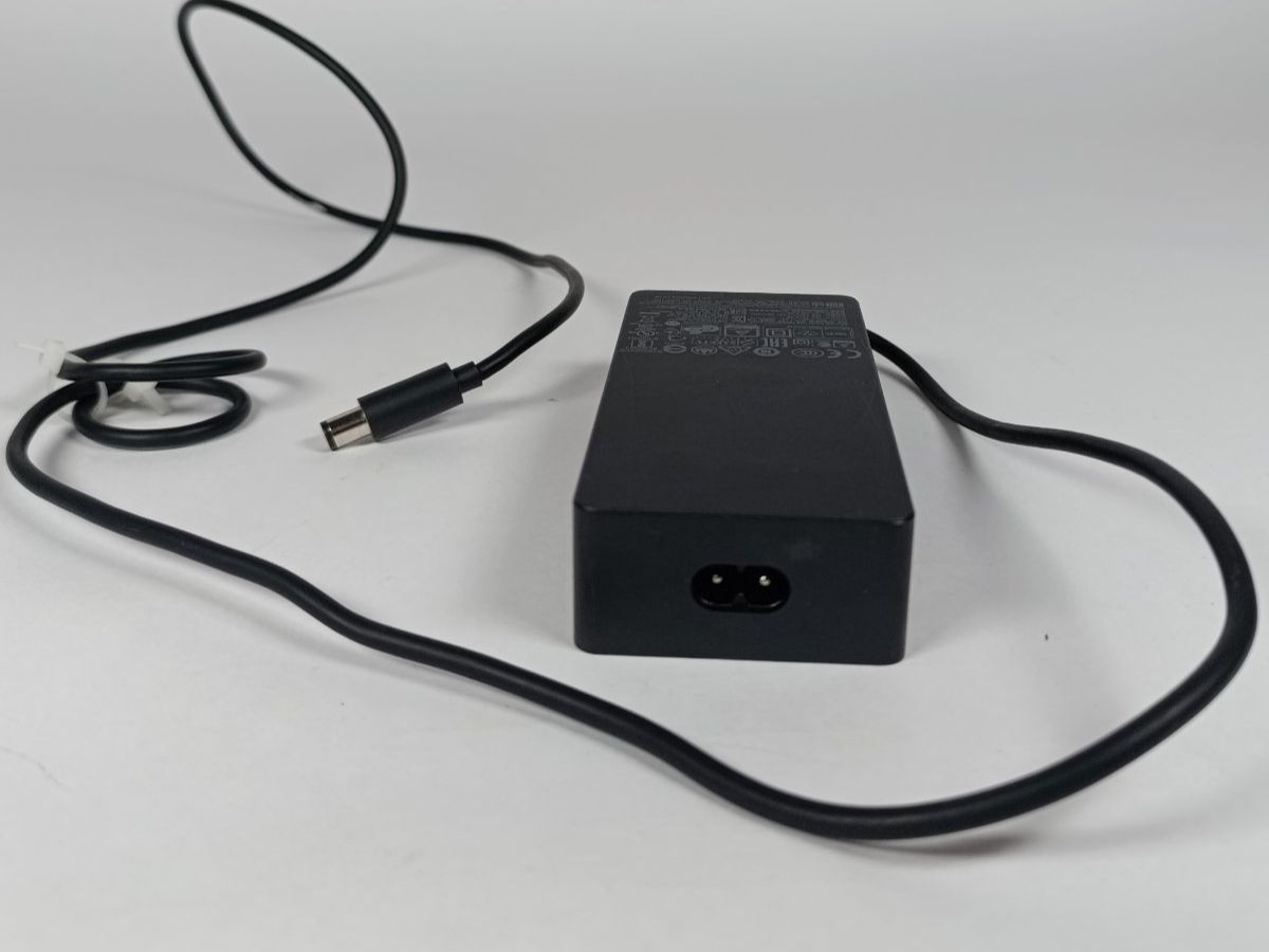 Microsoft Docking station: Docking station 1661 + alimentation pour Microsoft – Usato da Thielle venduto da Plusvalue_Neuchatel