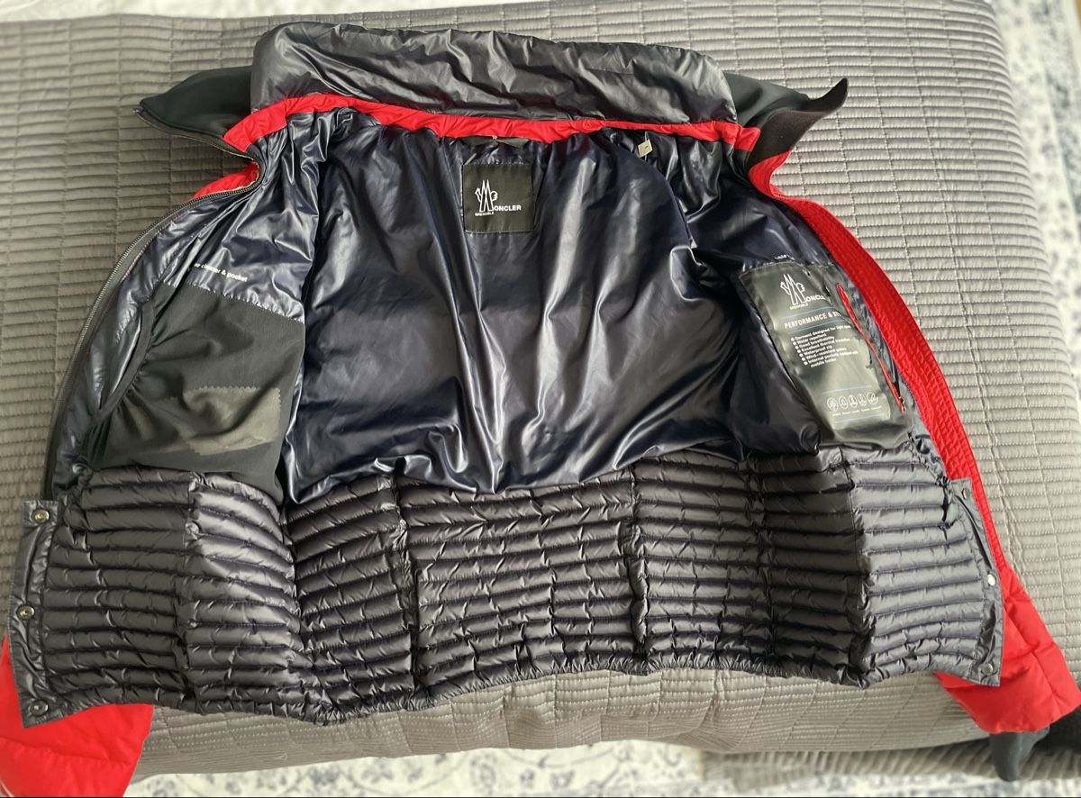 Moncler Giacche: Moncler Grenoble Red Down Vonne Jacket size 1 (S) – Usato da Embrach venduto da lau_2gtp 9