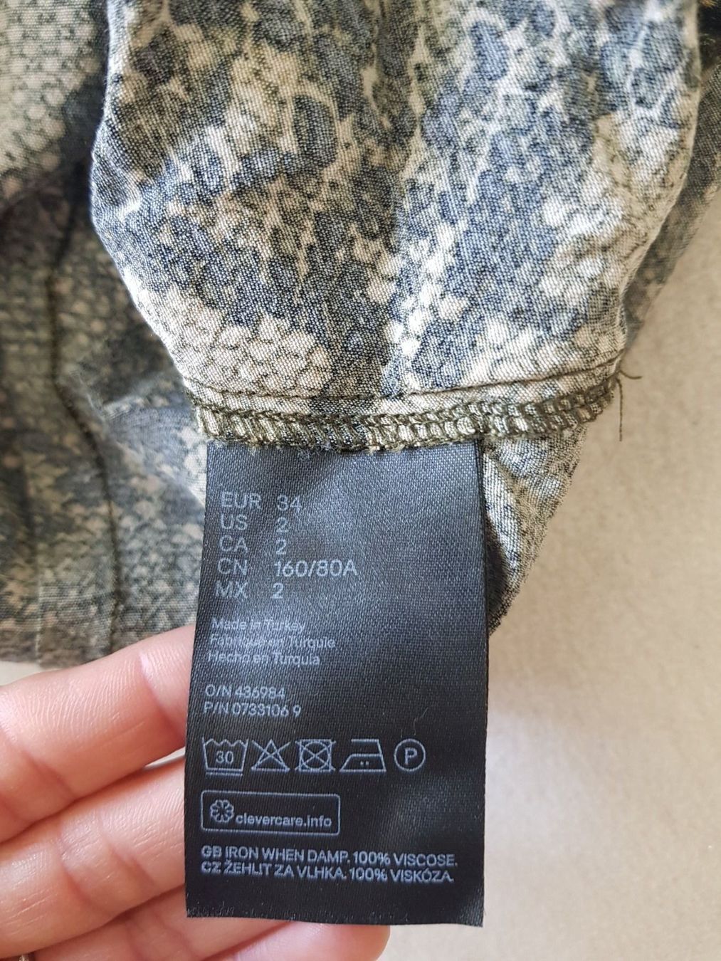 H&M Top: Neues T-Shirt mit Bindedetail H&M – Nuovo (secondo la descrizione) da Eschenbach SG venduto da SanFranciscoCalifornia 4
