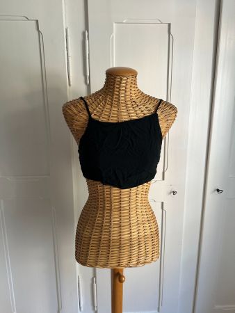 BRANDY MELVILLE - cropped Top schwarz