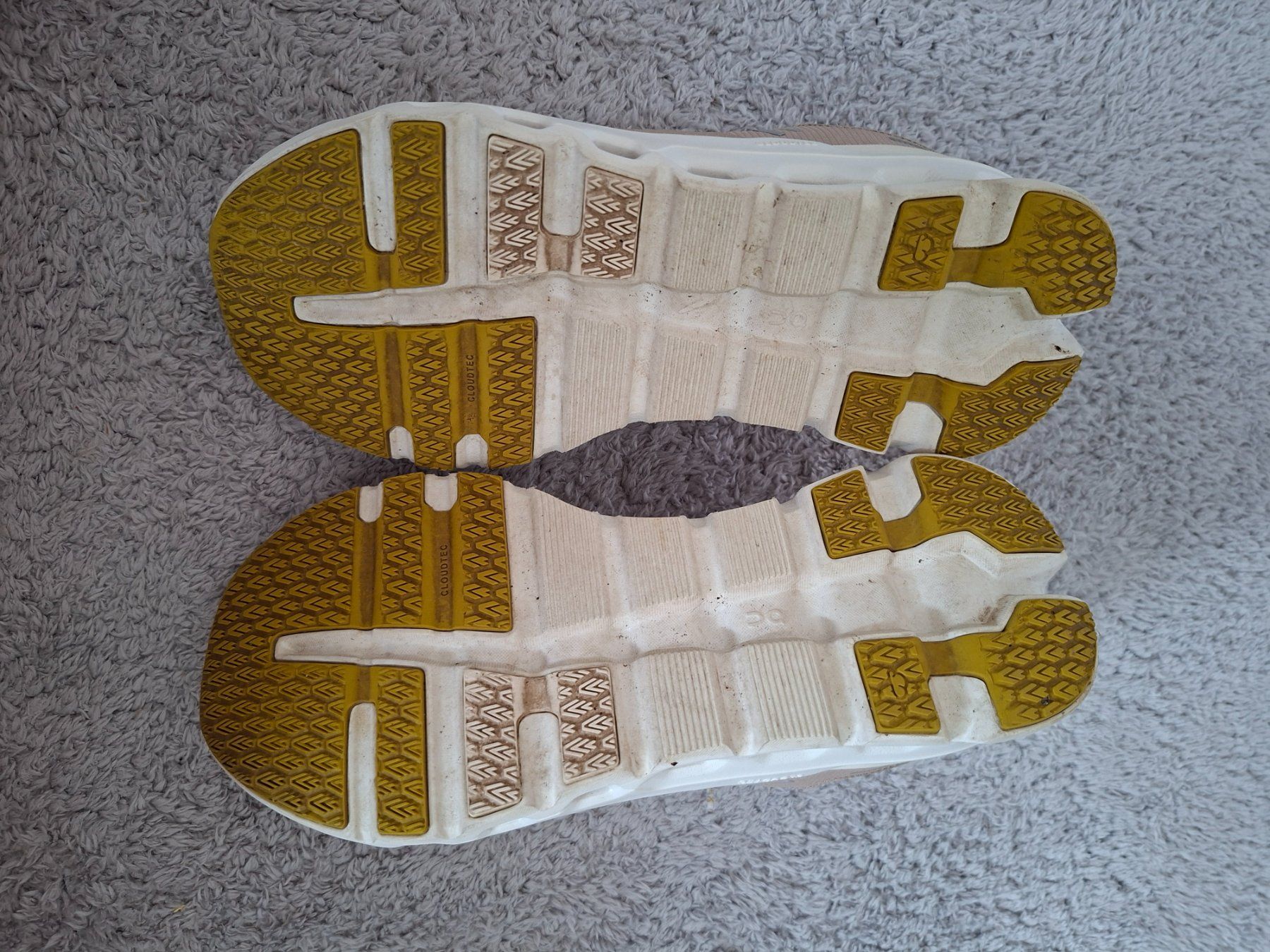 On Damenschuhe: Chaussures On Cloudrunner Waterproof beige taille 40 – Gebraucht aus Renens VD von ser_j2fn 6