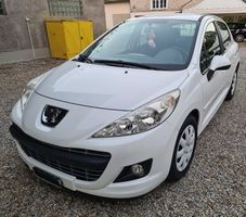 Peugeot 207 1.4i Limousine weiss