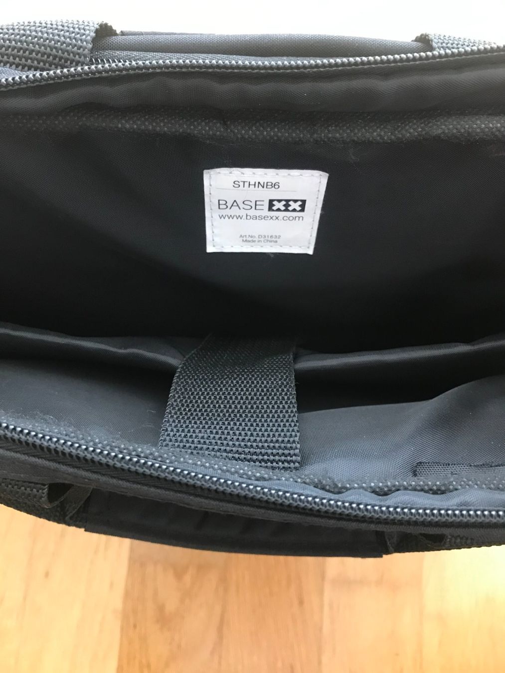 Borse: BASE XX Notebooktasche 15.6 Zoll schwarz mit Schulter – Usato da Zug venduto da Cry71 5