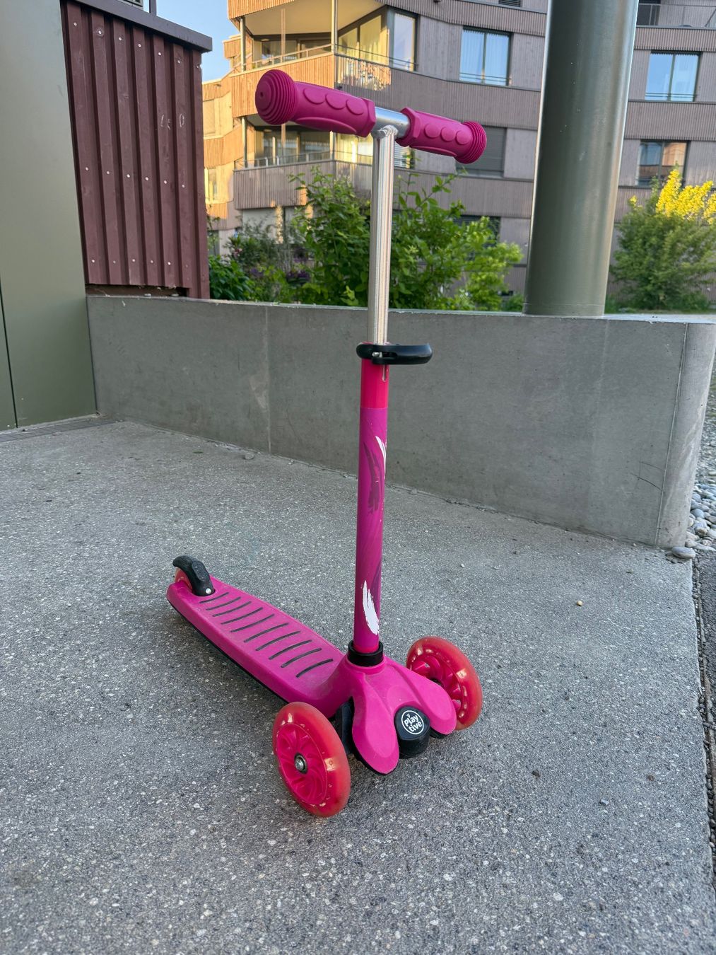 Kickboard: Pink 3-Wheel Scooter – Usato da Birmensdorf ZH venduto da gut_7fjr