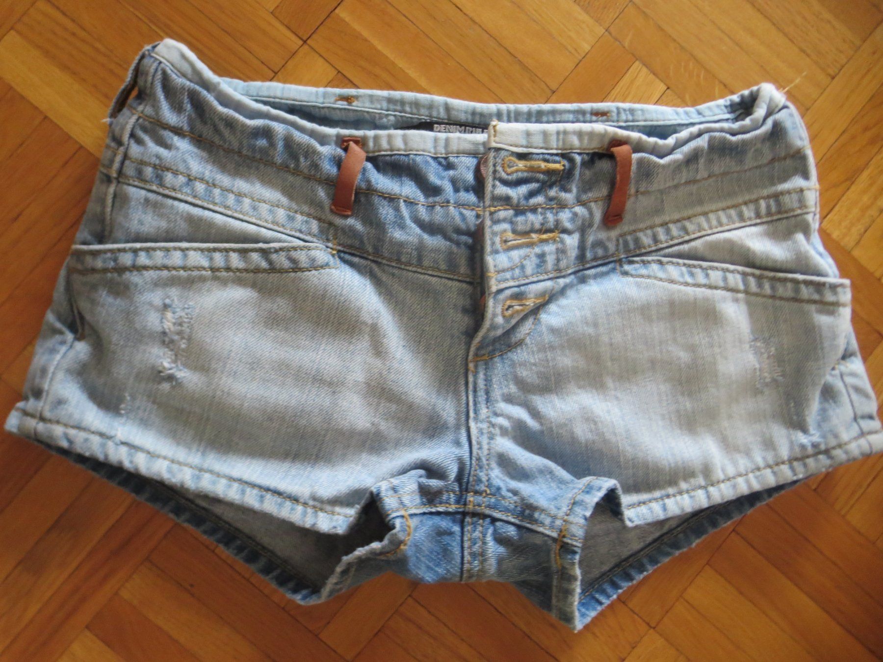 Jeans: Damen Sommer Jeans-Shorts /Gr. 34 – Usato da Wallisellen venduto da Arvenstube