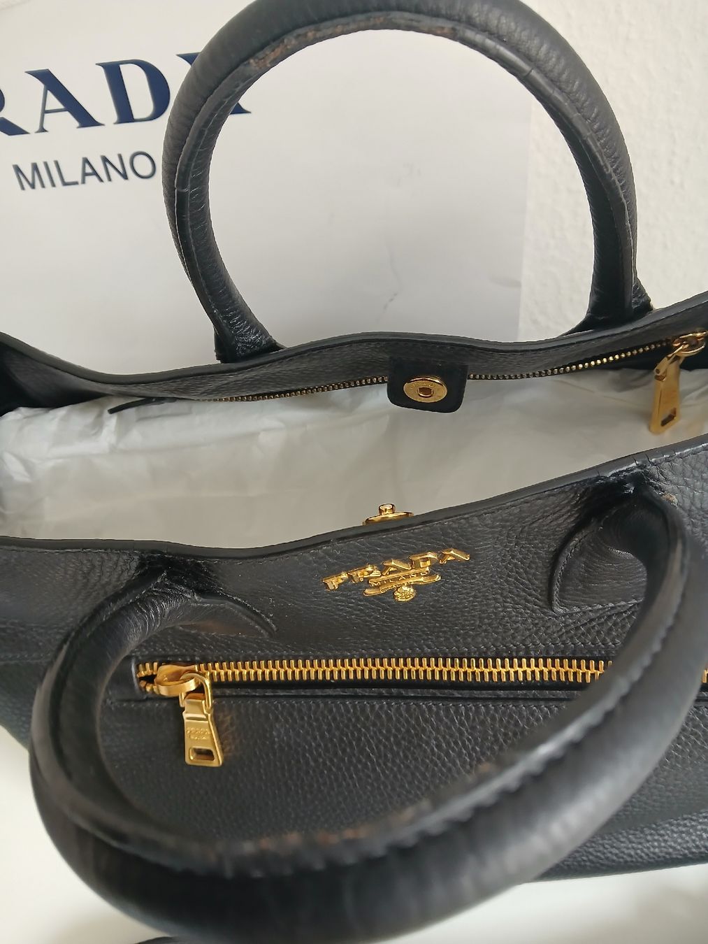Prada Borse da donna: Authentic Black Leather PRADA Bag 36-48 length 26 height – Usato da Dübendorf venduto da LoRi-2026 1