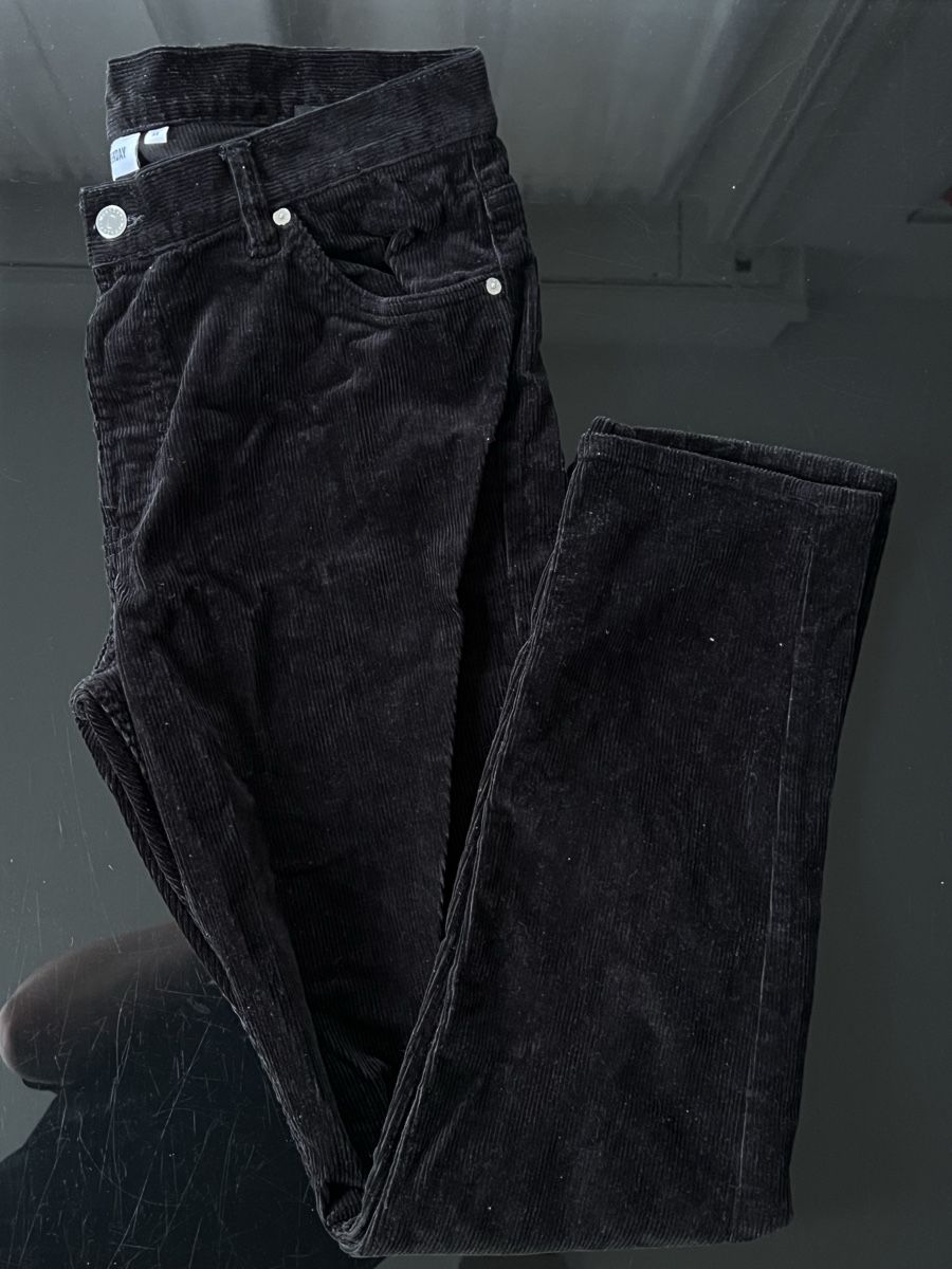 Weekday Pantaloni: Weekday pants corduroy – Usato da Renens VD venduto da ale_q6bz 4