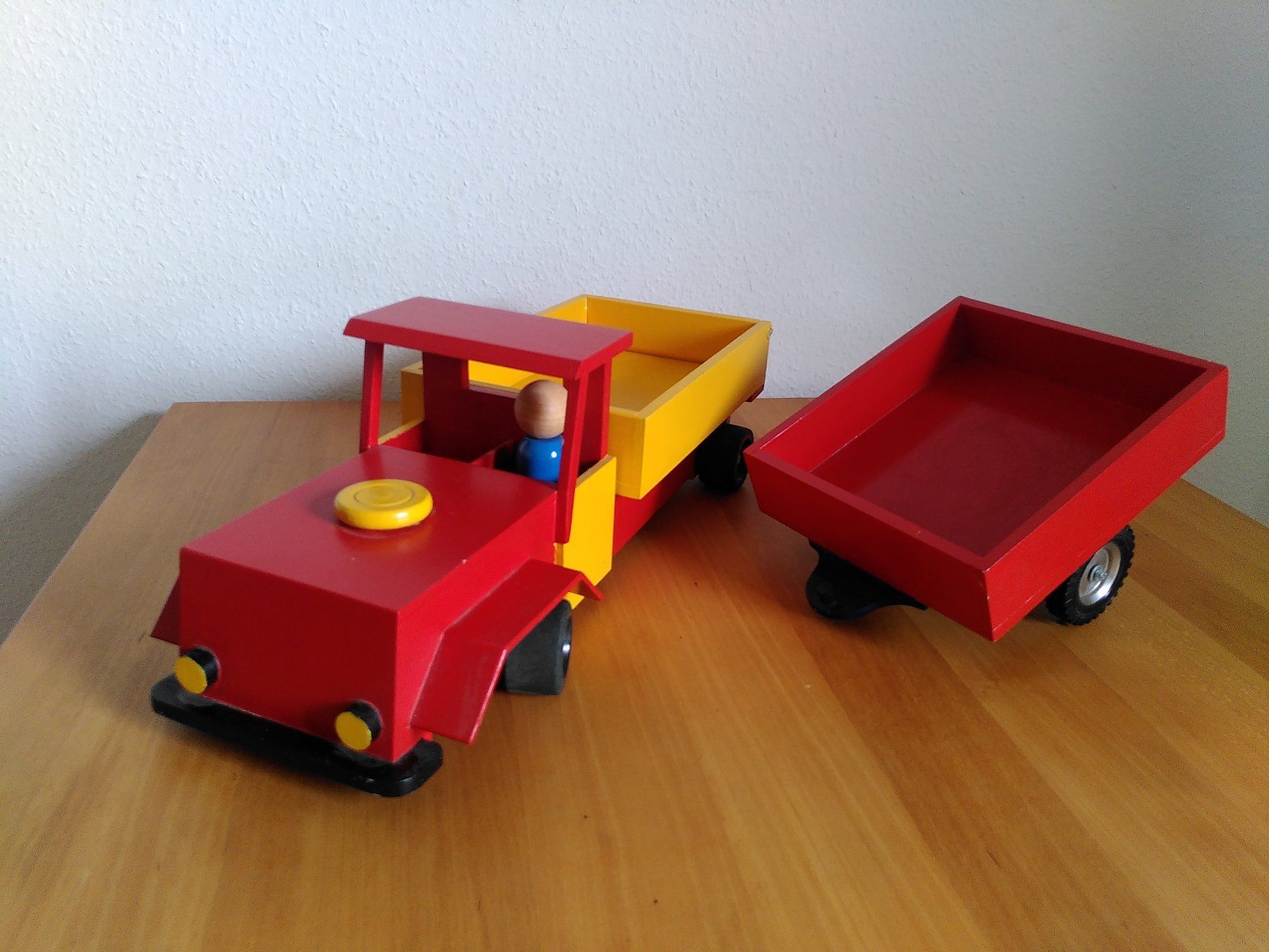 Jouets: Holzlastwagen mit Anhänger – D'occasion à Zürich par elisabeth923 3