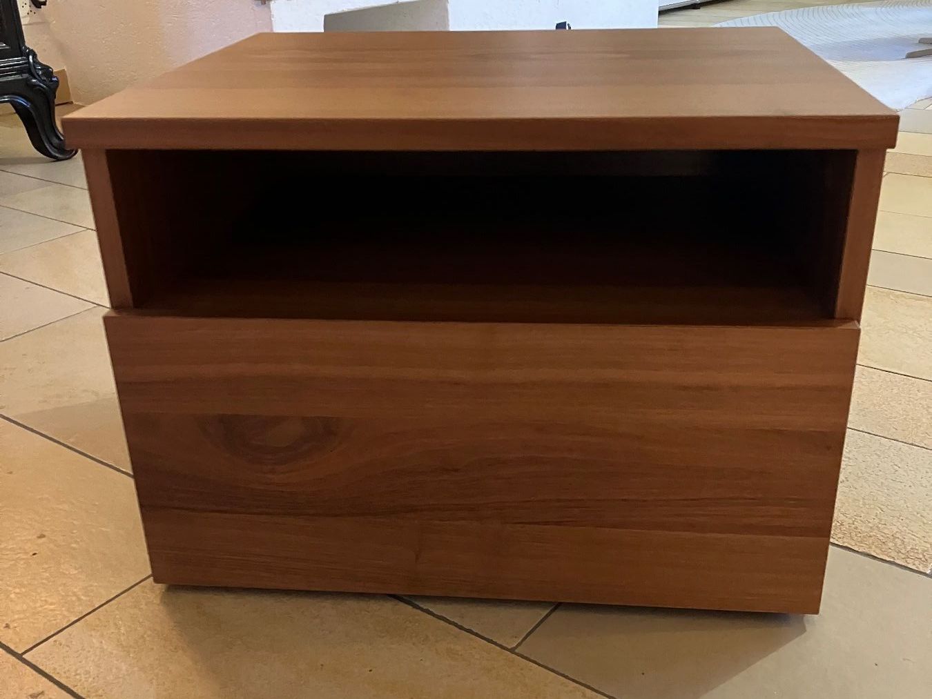 Nachttische: Bo Concept - table de chevet couleur noyer – Gebraucht aus Vich von SophieCo