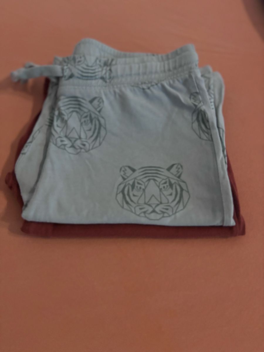 H&M Pantaloni: 2 Shorts 128 H&M – Usato da Regensdorf venduto da Piritatti 3