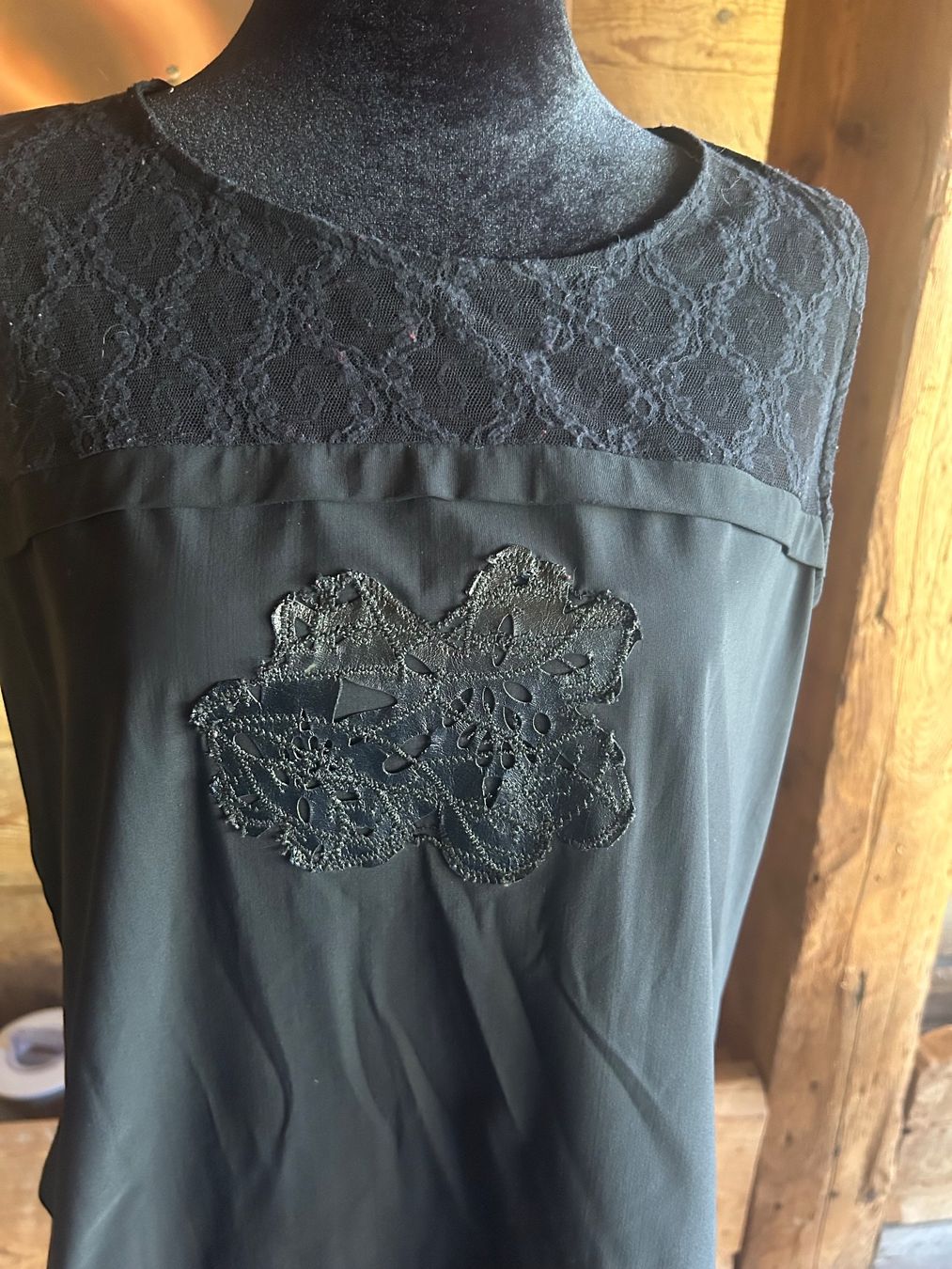 Vestiti: Maloka robe noire – Usato da Val-d'Illiez venduto da Dombou 1