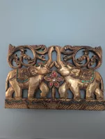 Panneau mural en bois sculpté éléphants doré bon état 