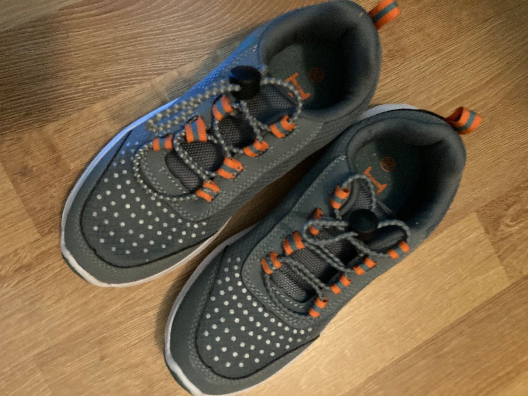 Scarpe per ragazzi: Kinder Turnschuhe Gr. 32 – Nuovo (secondo la descrizione) da Emmenbrücke venduto da JJ_89